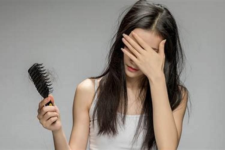 离婚女人梦见自己洗头发
