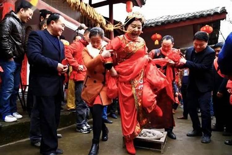 在中国某些地方，有一种难以理解的婚俗全（女命八字官星入墓婚姻）